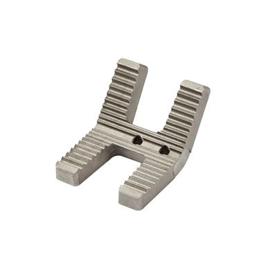 MLW48-22-8697 image(0) - Milwaukee Tool Stainless Steel Jaw for 6 Inch Leveling Tripod Chain Vise